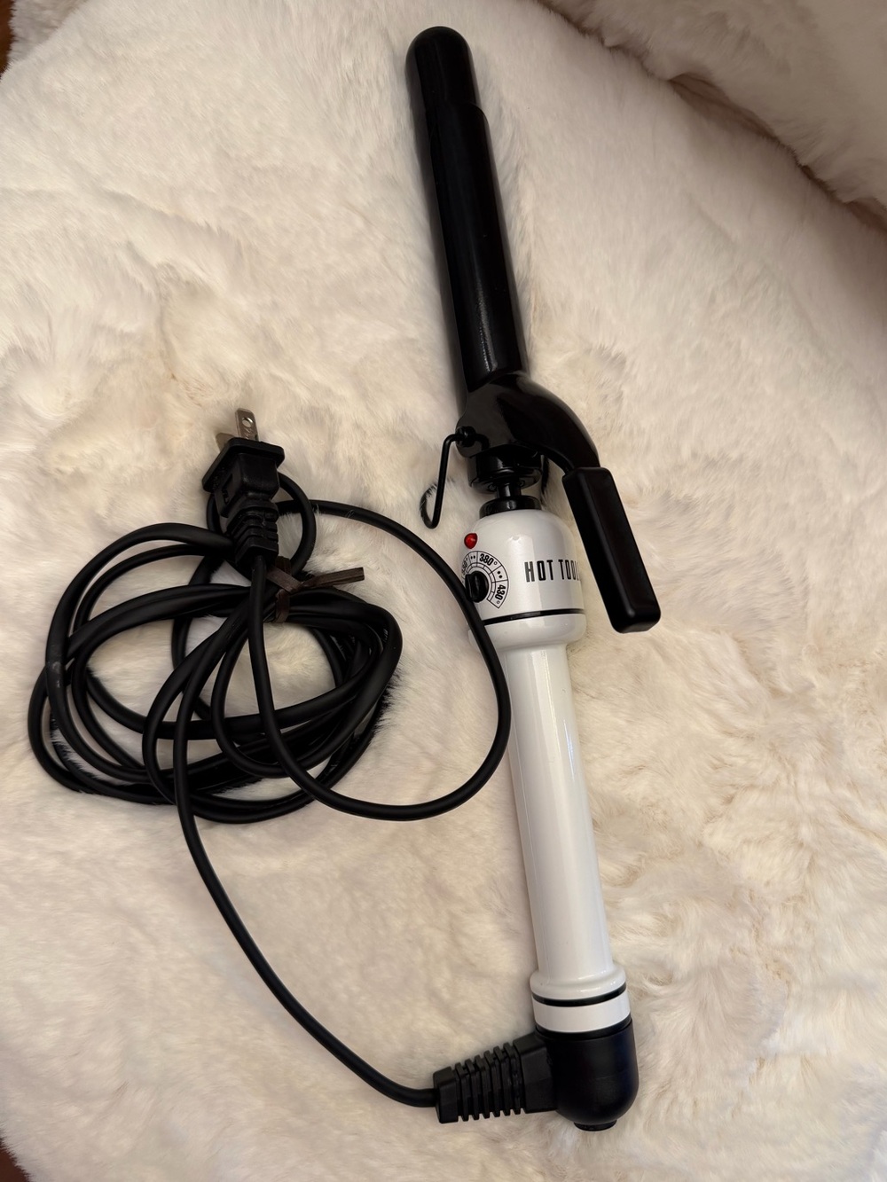 HOT TOOLS Pro Artist Nano Ceramic Salon Curling Iron wand.  K